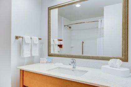 Hampton Inn & Suites Manchester TN - image 8
