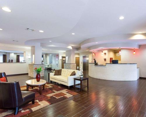 Comfort Suites Mandeville - image 4
