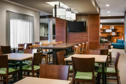 Fairfield Inn Manhattan Kansas - image 11