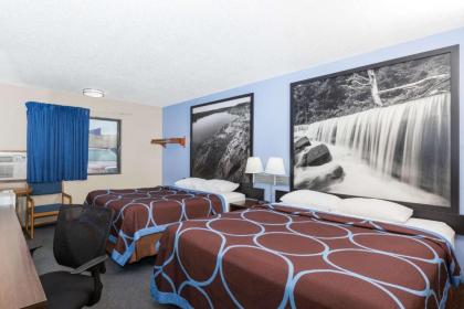 Super 8 by Wyndham Manhattan KS - image 11