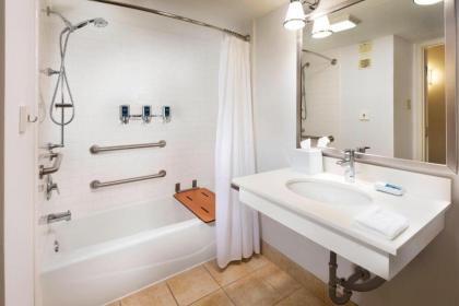 Four Points by Sheraton Manhattan - image 8