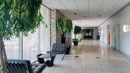 Holiday Inn At the Campus an IHG Hotel - image 12