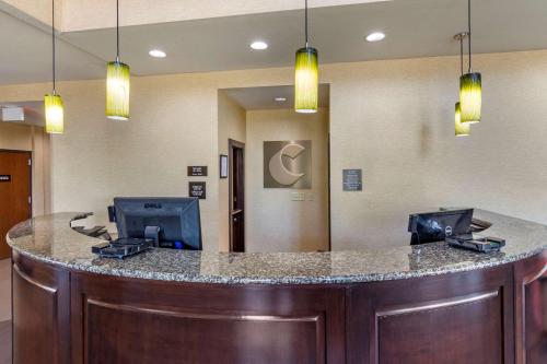 Comfort Suites Manhattan - image 5