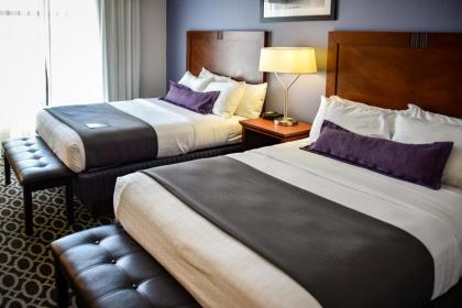 Bluemont Hotel - image 10