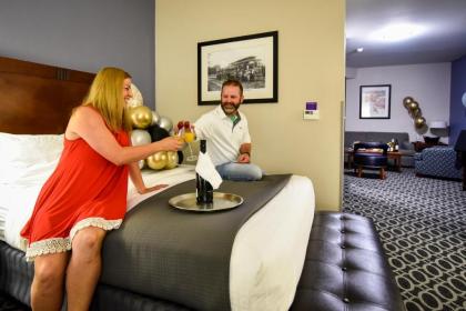 Bluemont Hotel - image 11