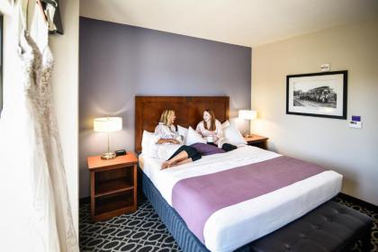 Bluemont Hotel - image 14