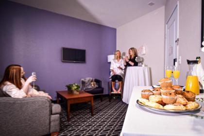 Bluemont Hotel - image 15