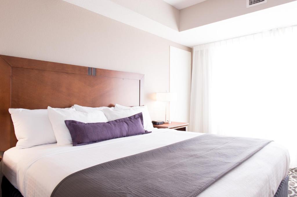Bluemont Hotel - image 2