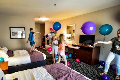 Bluemont Hotel - image 9