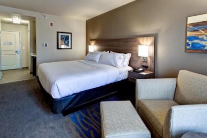 Holiday Inn Express & Suites Manhattan an IHG Hotel - image 8