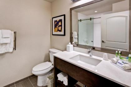 Holiday Inn Express & Suites Manhattan an IHG Hotel - image 9