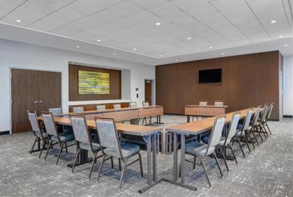 Courtyard by Marriott Manhattan - image 13