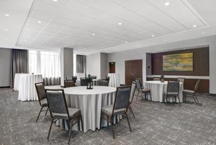 Courtyard by Marriott Manhattan - image 14