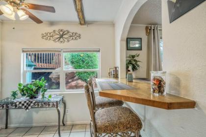 2BR Manitou Get Away Close To Everything! - image 12