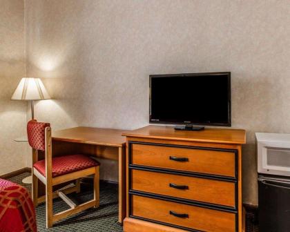 Econo Lodge Manitowoc - image 11