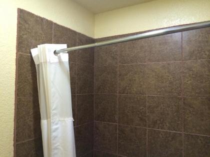 Lake Shore Motel - image 2