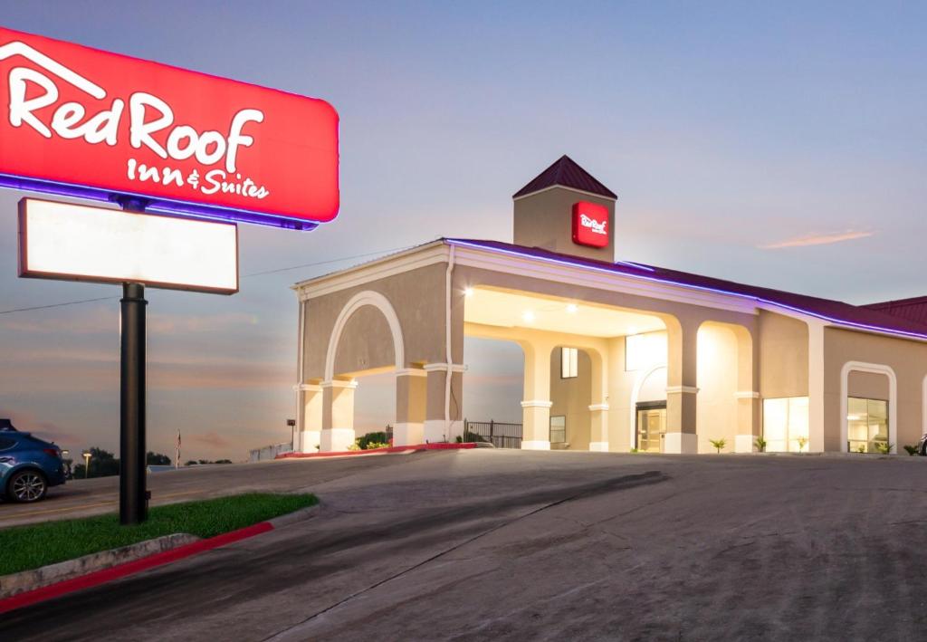 Red Roof Inn & Suites Austin East - Manor - main image