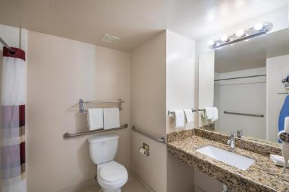 Red Roof Inn & Suites Austin East - Manor - image 5