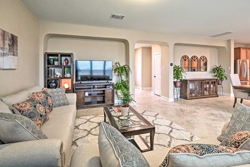 Suburban Family Home about 20 Minutes to Austin! - main image