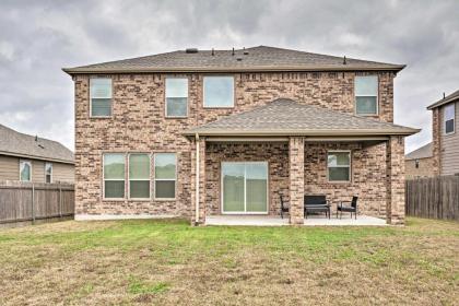 Suburban Family Home about 20 Minutes to Austin! - image 8