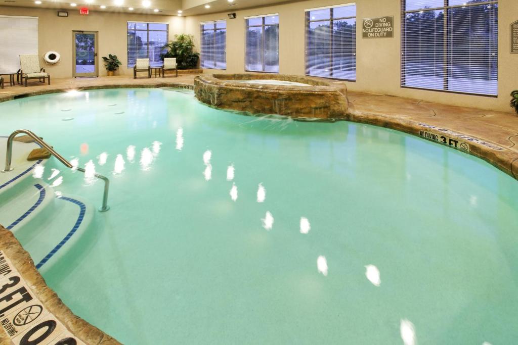 Holiday Inn Express Hotel & Suites Mansfield an IHG Hotel - main image