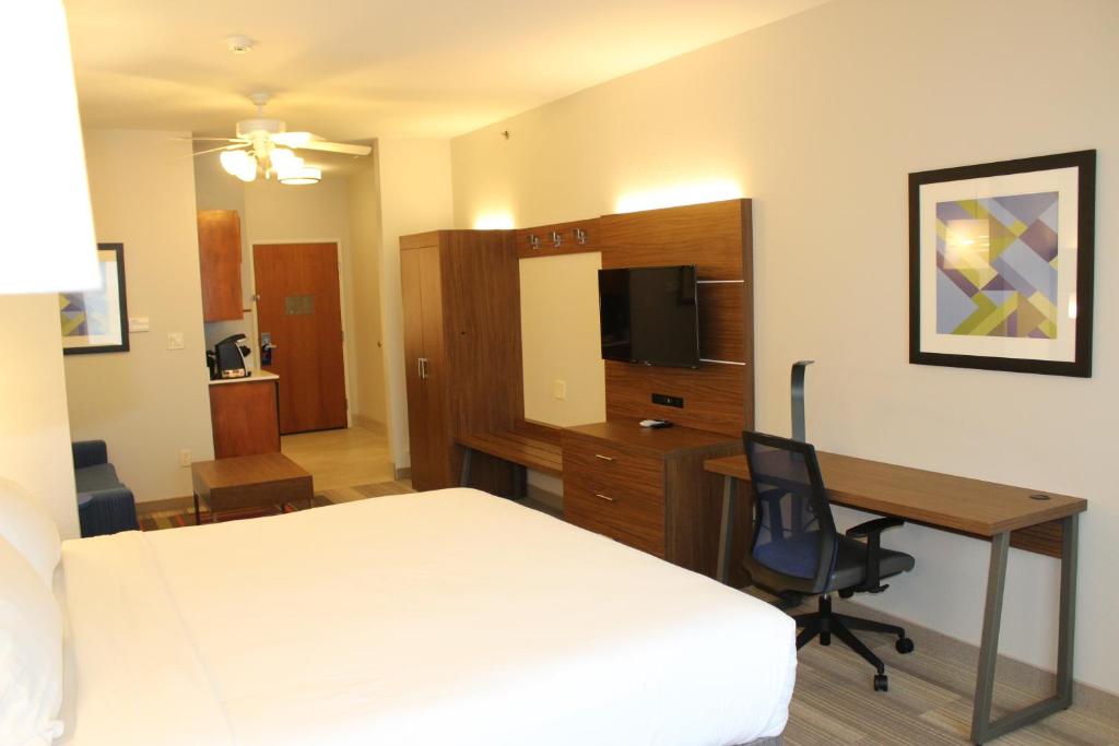 Holiday Inn Express Hotel & Suites Mansfield an IHG Hotel - image 6