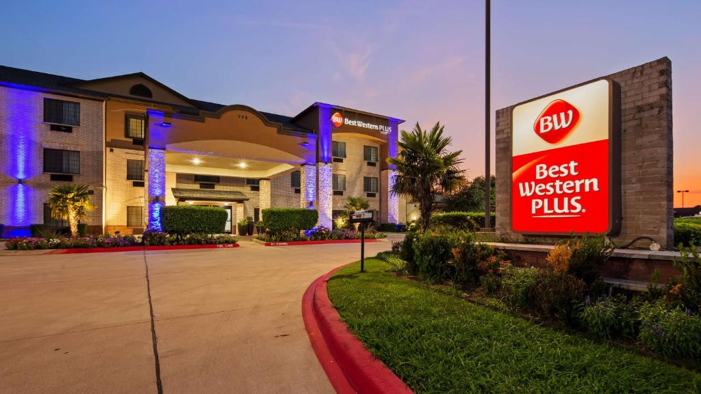 Best Western Plus Mansfield Inn and Suites - main image