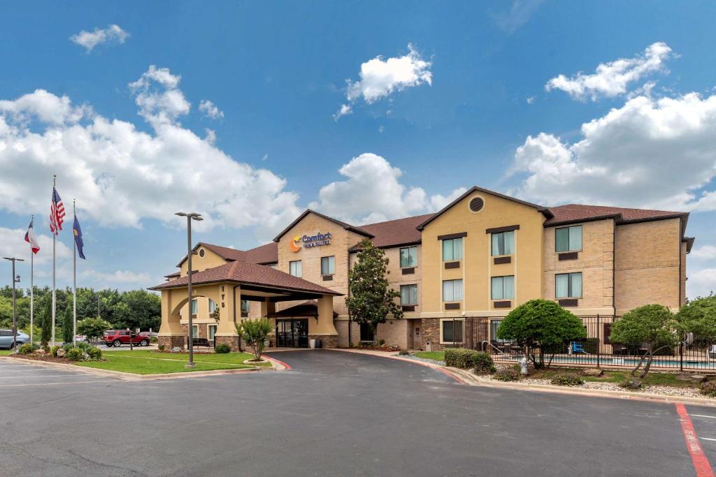 Comfort Inn & Suites Mansfield - image 3