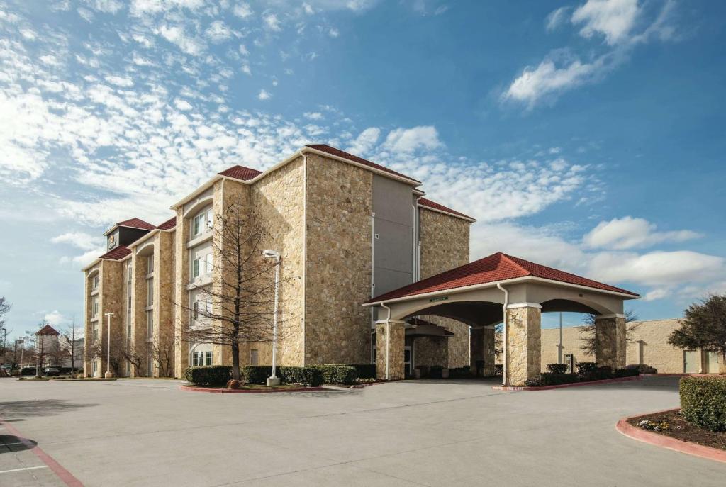 La Quinta by Wyndham Mansfield TX - main image