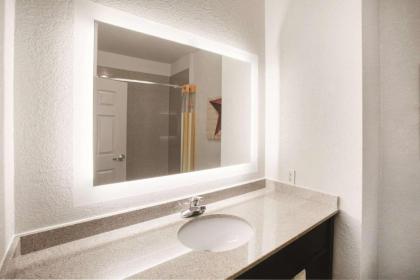 La Quinta by Wyndham Mansfield TX - image 11