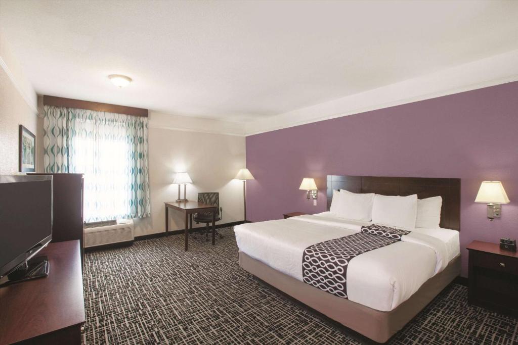 La Quinta by Wyndham Mansfield TX - image 4