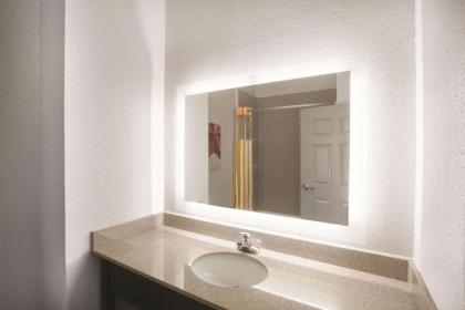 La Quinta by Wyndham Mansfield TX - image 6