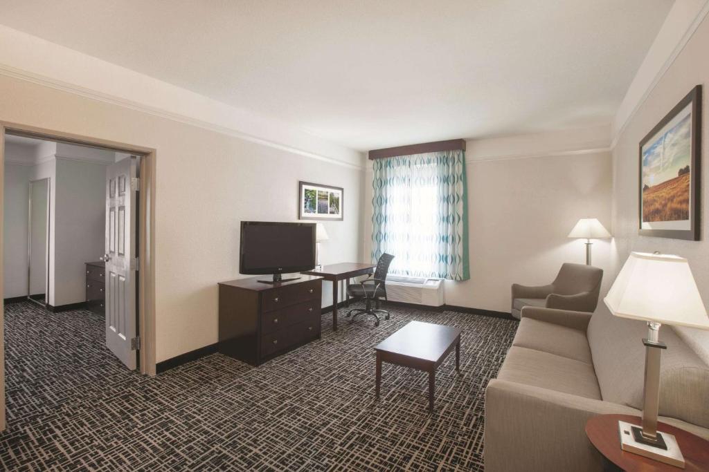 La Quinta by Wyndham Mansfield TX - image 7