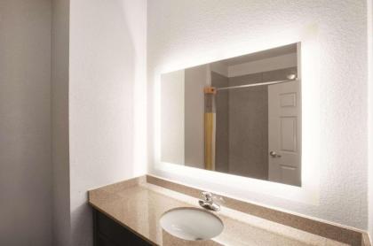 La Quinta by Wyndham Mansfield TX - image 8