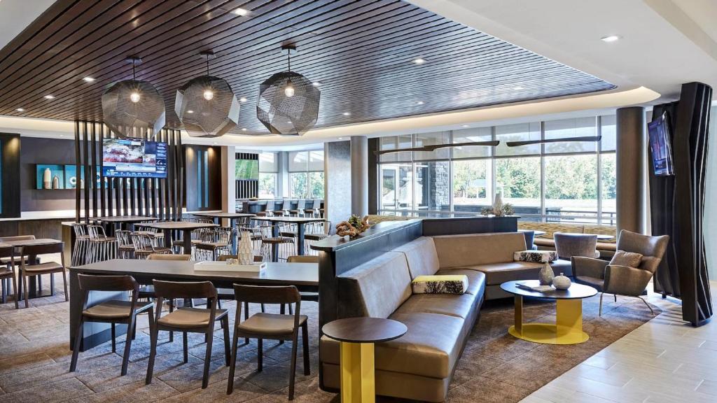 SpringHill Suites by Marriott Dallas Mansfield - image 5