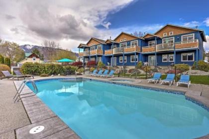 Manson Townhome with Pool Access Mtn and Lake Views!