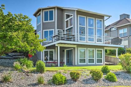 Modern Retreat Steps to Lake Chelan Shoreline