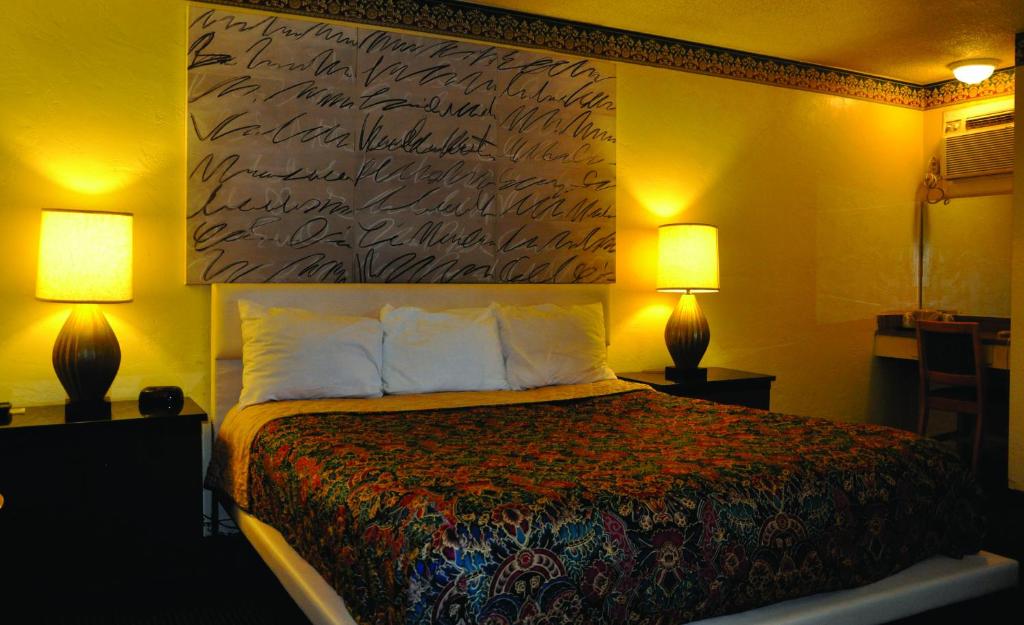 Travelers Inn Manteca - image 6
