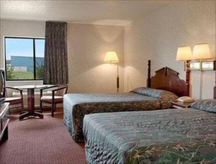 Howard Johnson by Wyndham Manteno - image 12