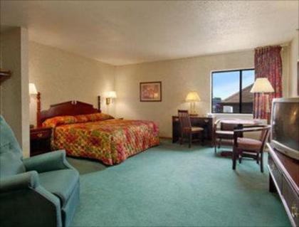 Howard Johnson by Wyndham Manteno - image 14