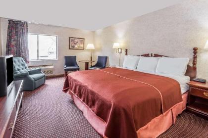 Howard Johnson by Wyndham Manteno - image 5