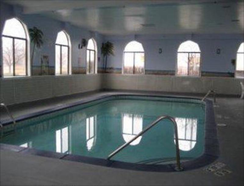 Howard Johnson by Wyndham Manteno - image 6