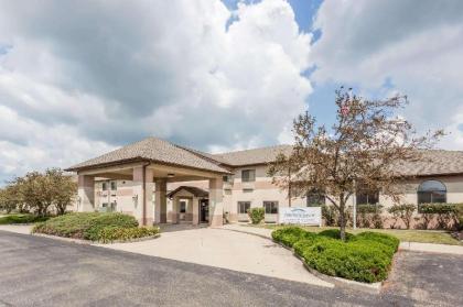Howard Johnson by Wyndham Manteno - image 7