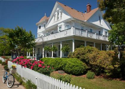 The White Doe Inn