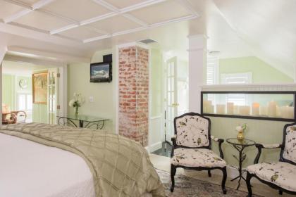 White Doe Inn Bed & Breakfast - image 10