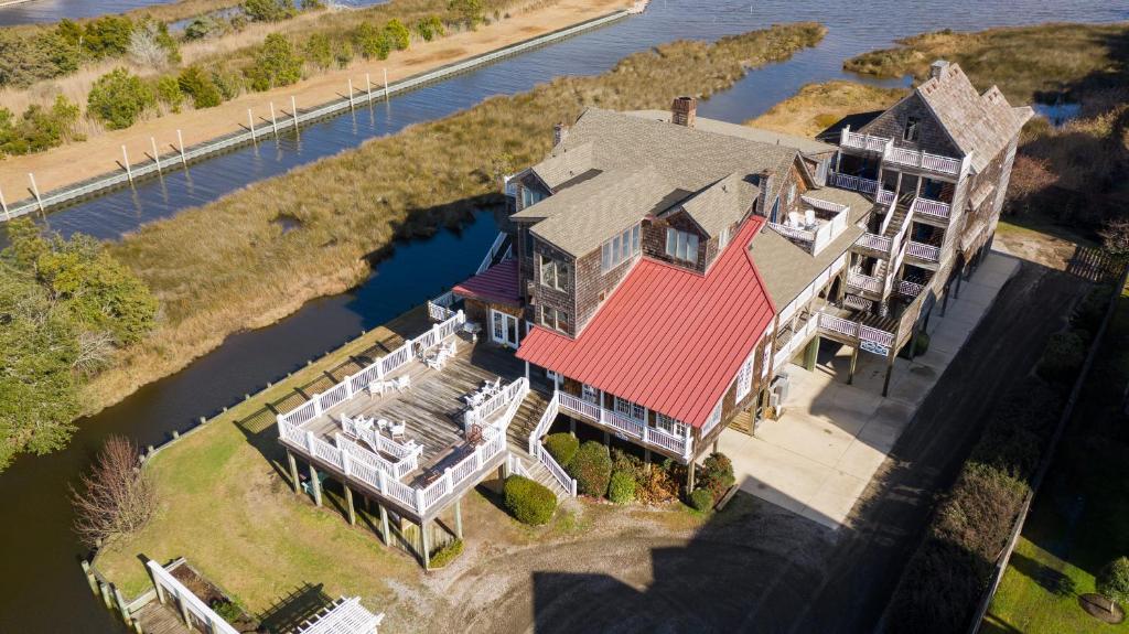 The Burrus House Inn Waterfront Suites - main image