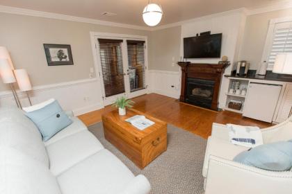 The Burrus House Inn Waterfront Suites - image 3