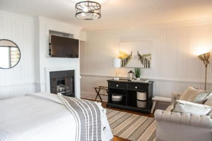 The Burrus House Inn Waterfront Suites - image 7