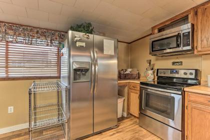 Updated Getaway on Toledo Bend with Pvt Boat Launch! - image 9