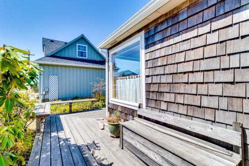 Manzanita Downtown Cabin MCA #547 - image 2